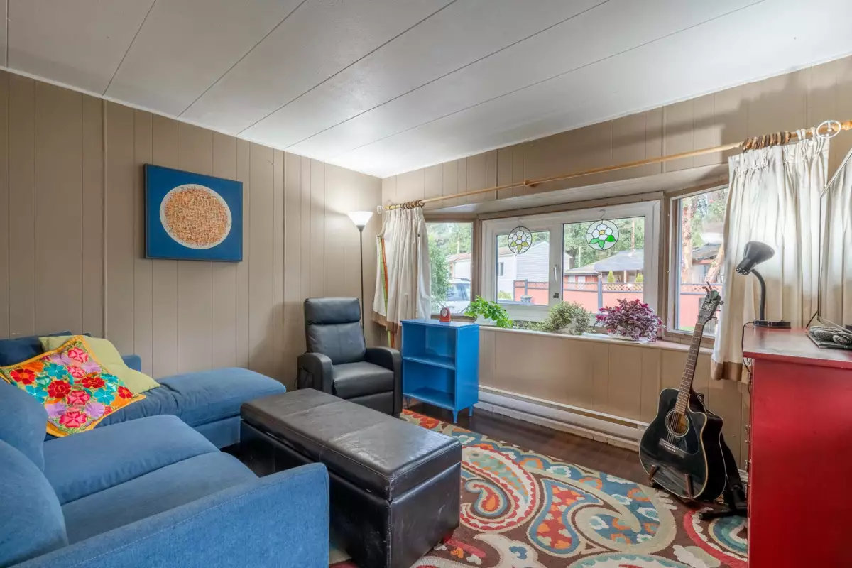 Kitchen Photo of 1 4514 Sunshine Coast Highway, Sechelt, BC