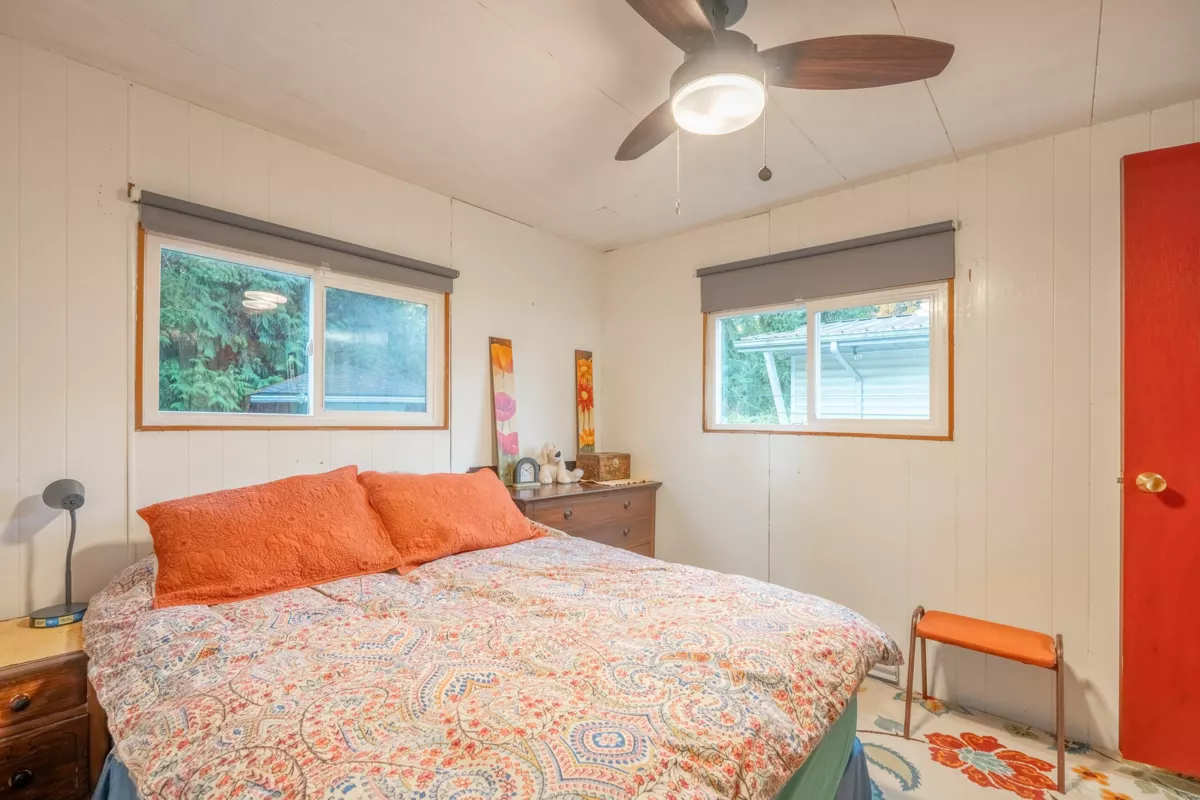 Primary Bathroom Photo of 1 4514 Sunshine Coast Highway, Sechelt, BC