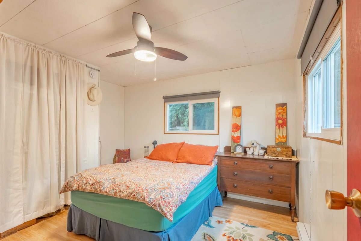 Primary Bedroom Photo of 1 4514 Sunshine Coast Highway, Sechelt, BC
