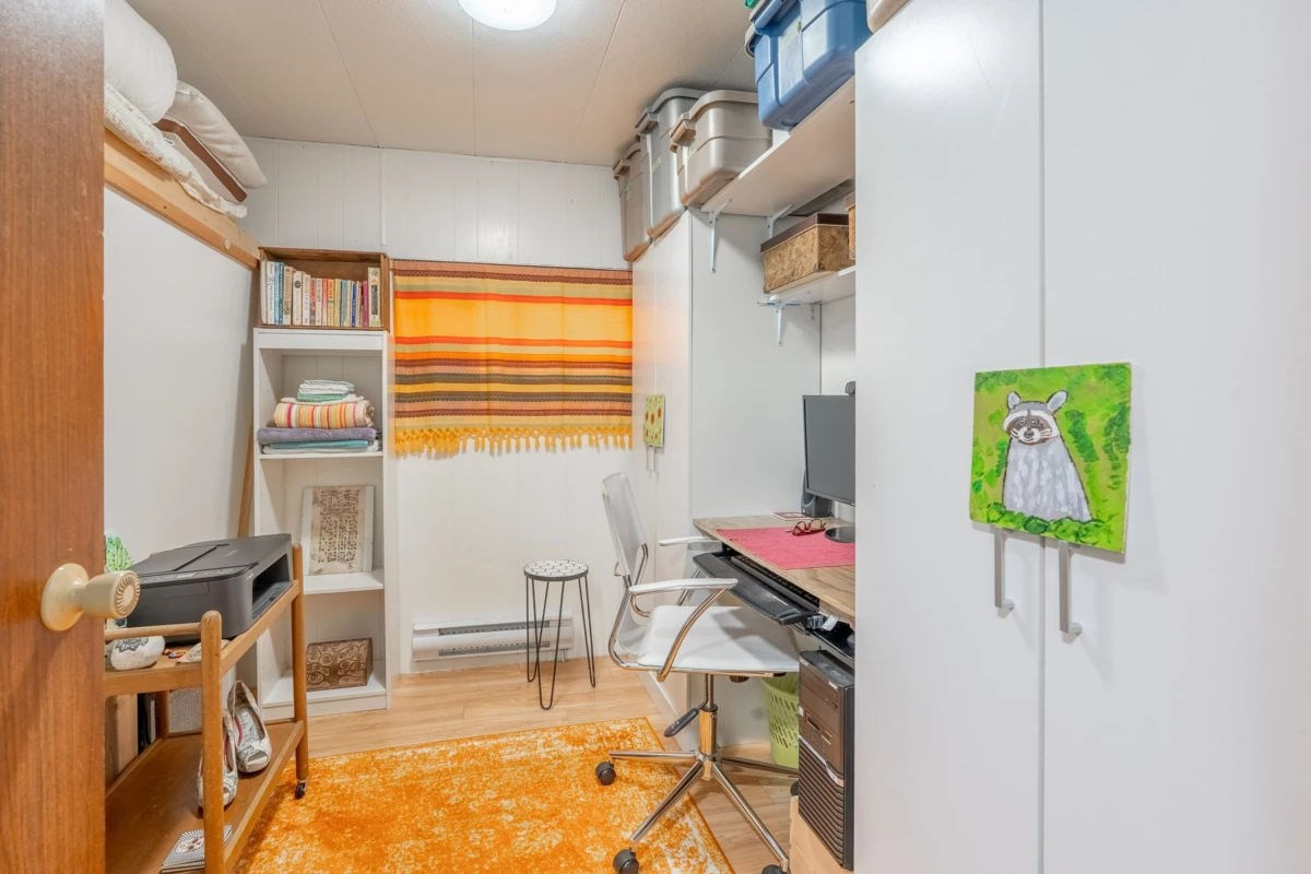 Walk-In Closet Photo of 1 4514 Sunshine Coast Highway, Sechelt, BC