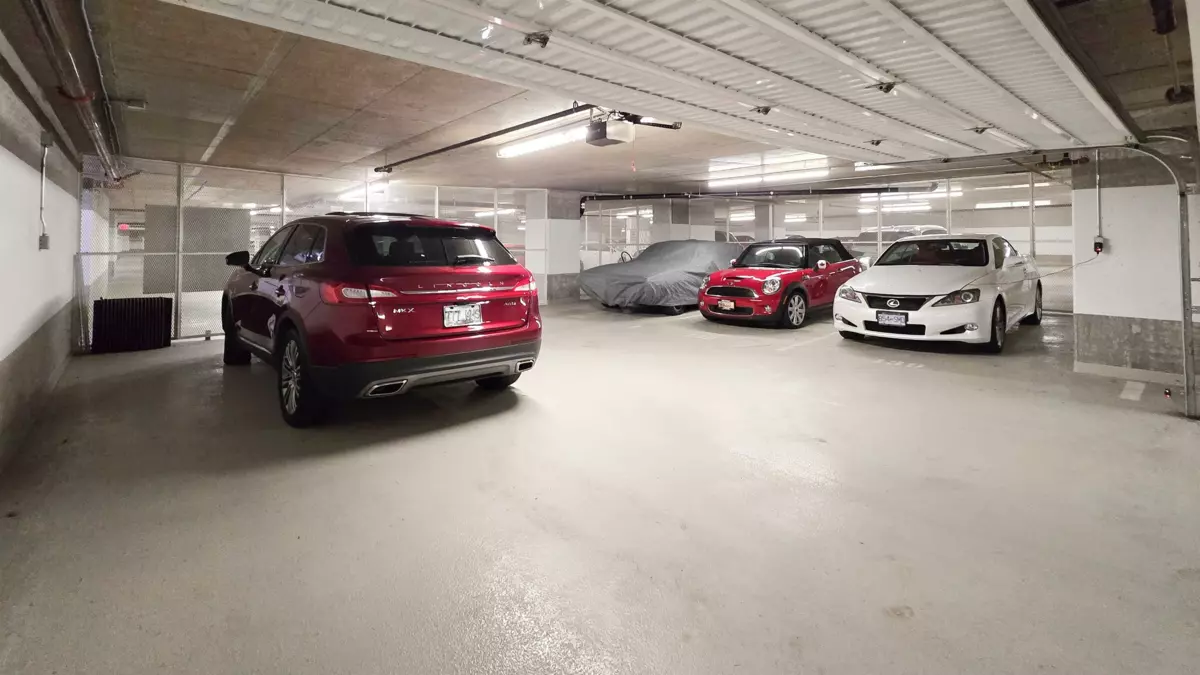 Backyard Photo of 1301 1473 Johnston Road, White Rock, BC