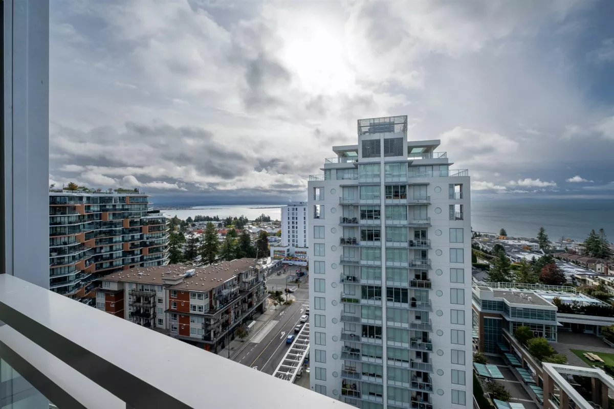 Living Room Photo of 1301 1473 Johnston Road, White Rock, BC
