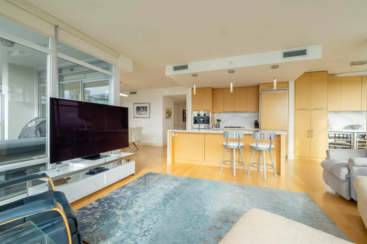 Outdoor Patio Photo of 1301 1473 Johnston Road, White Rock, BC