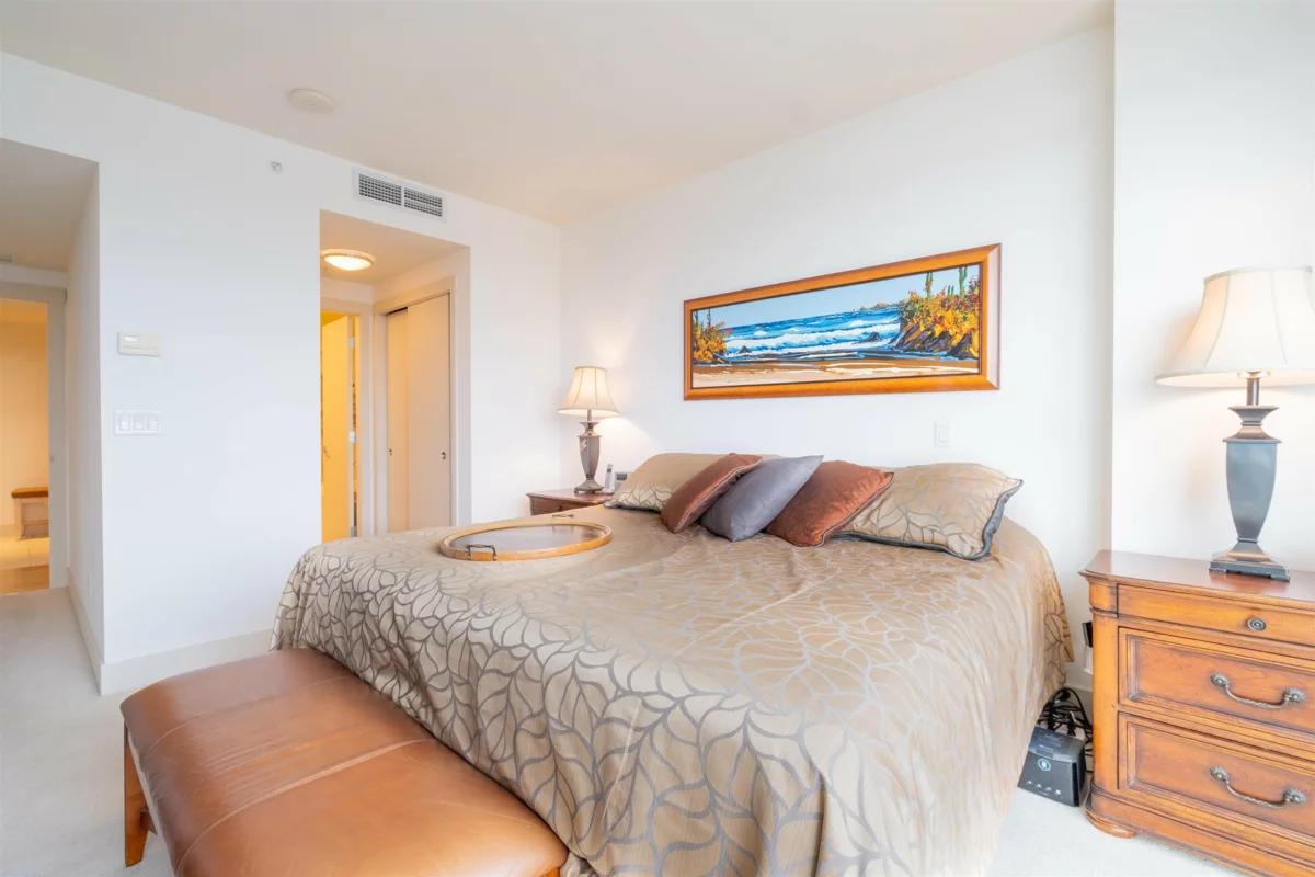 Walk-In Closet Photo of 1301 1473 Johnston Road, White Rock, BC