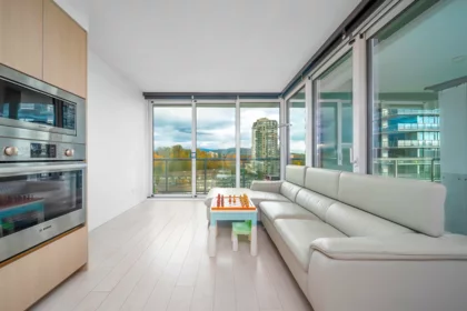 Kitchen Island Photo of 1309 4720 Lougheed Highway, Burnaby, BC