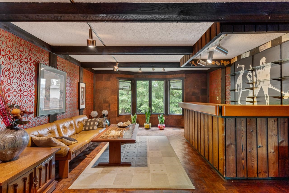 Breakfast Nook Photo of 674 Blue Mountain Street, Coquitlam, BC