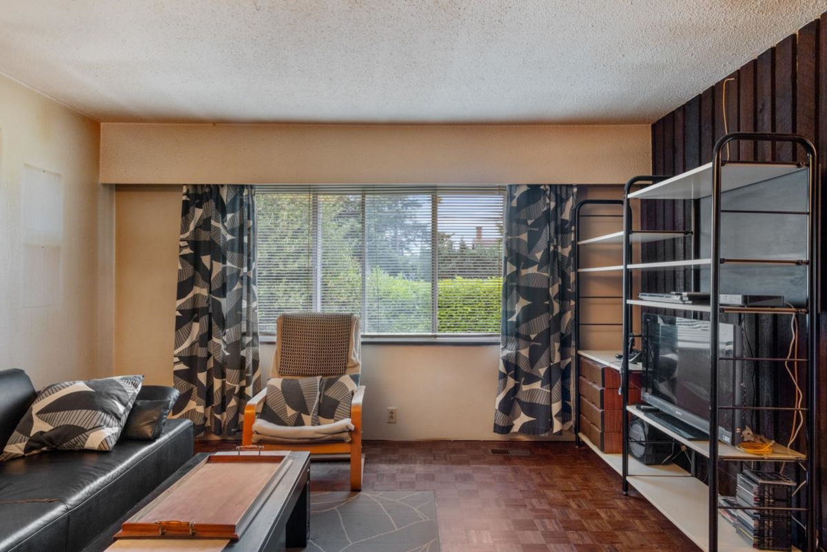 Kitchen Photo of 674 Blue Mountain Street, Coquitlam, BC