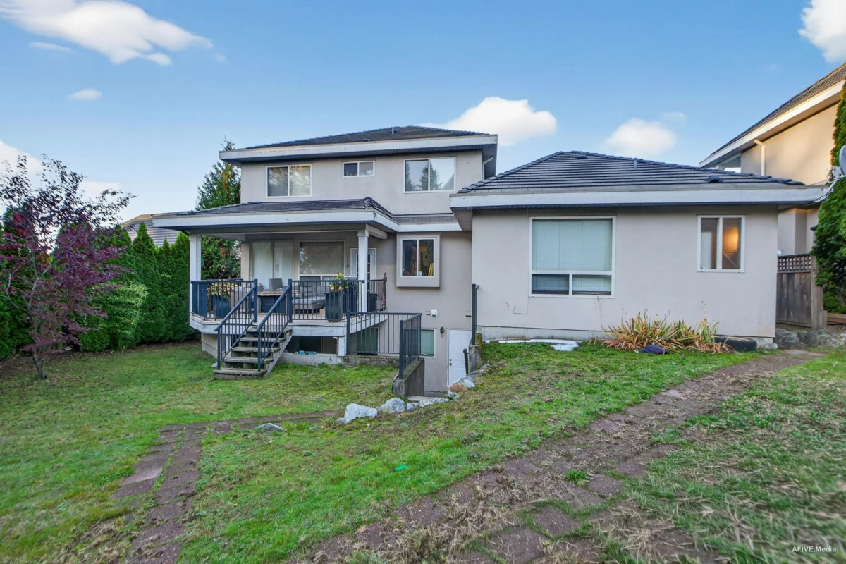 Fitness Center Photo Near 15858 114 Avenue, Surrey, BC