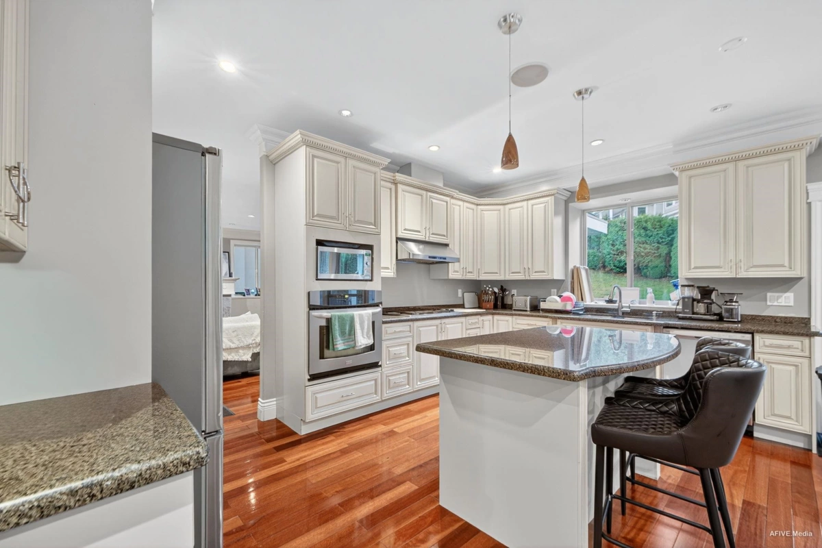 Guest Bathroom Photo of 15858 114 Avenue, Surrey, BC