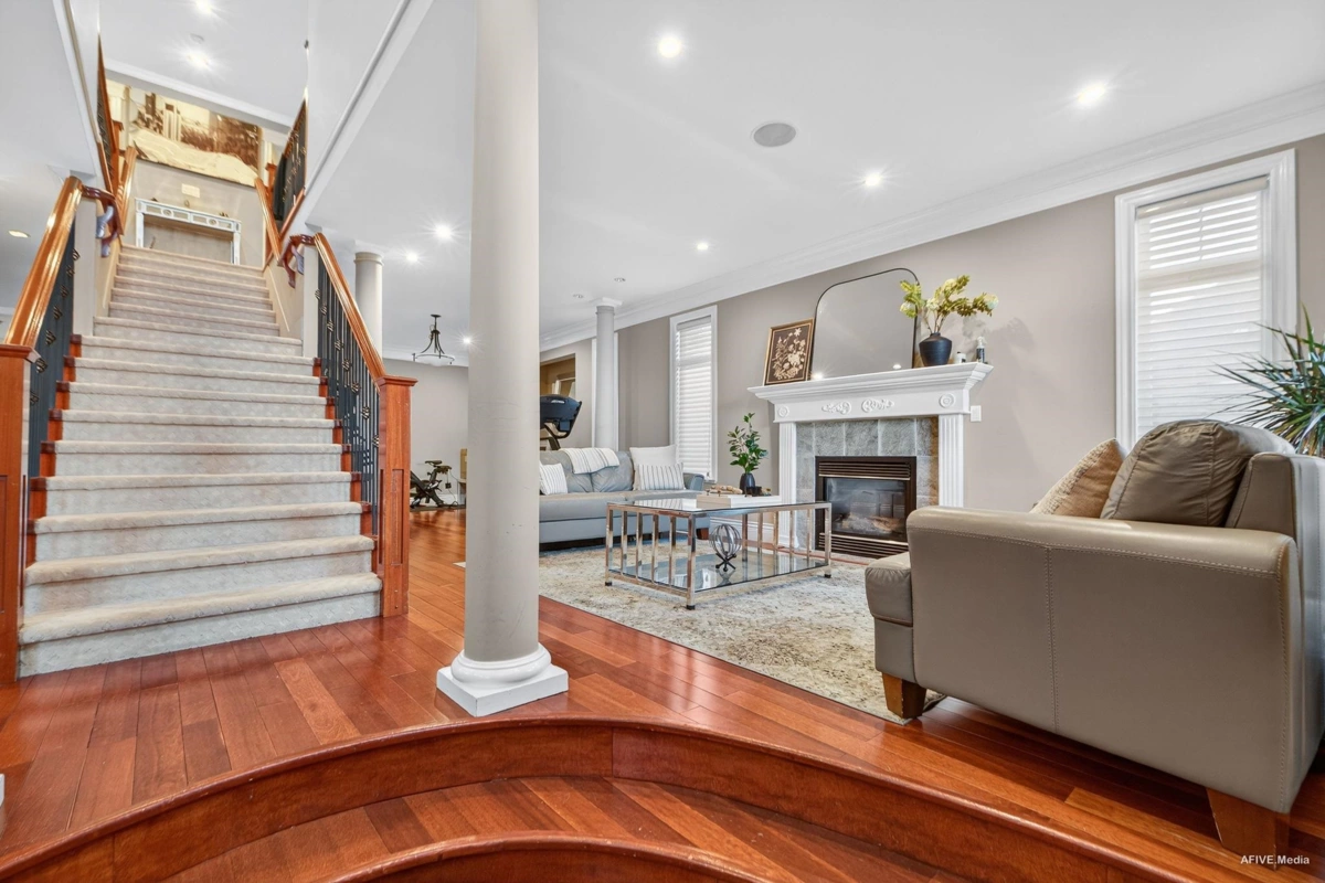 Kitchen Island Photo of 15858 114 Avenue, Surrey, BC