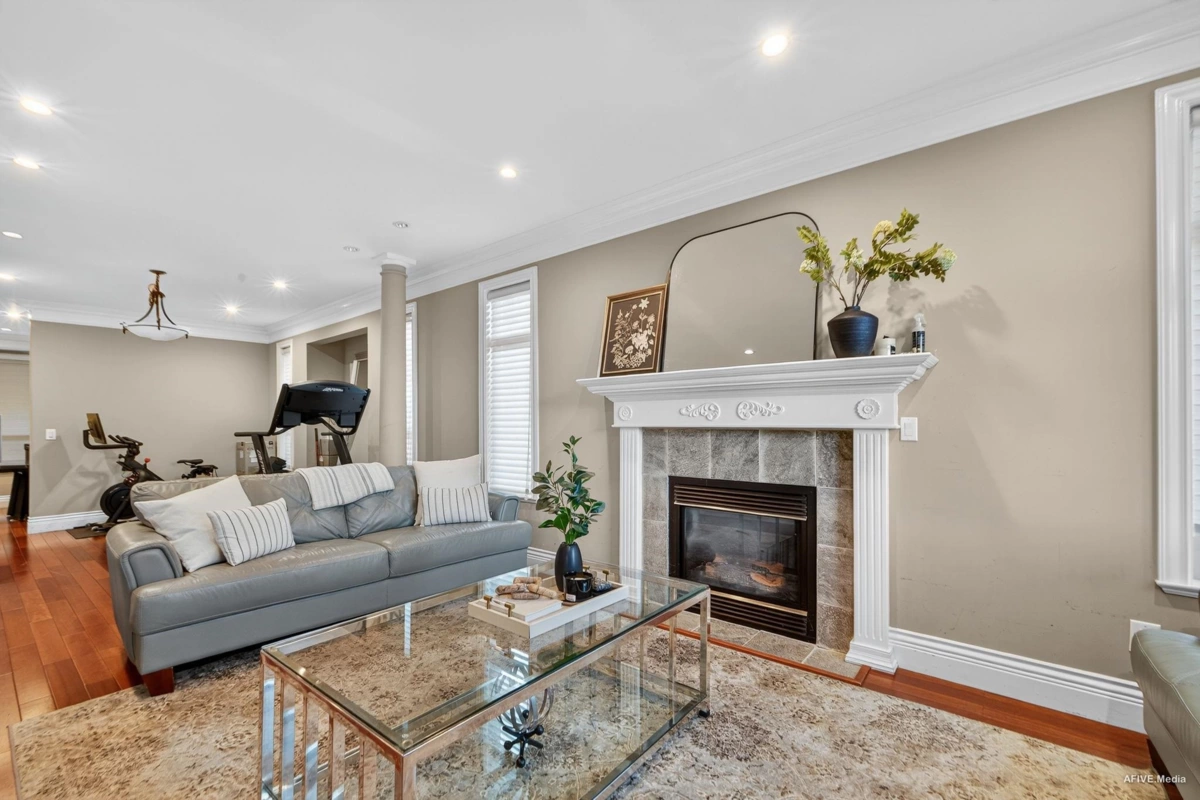 Walk-In Closet Photo of 15858 114 Avenue, Surrey, BC