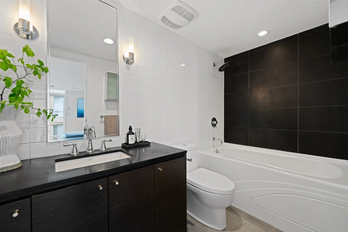 Basement Recreation Room Photo of 403 988 Richards Street, Vancouver, BC