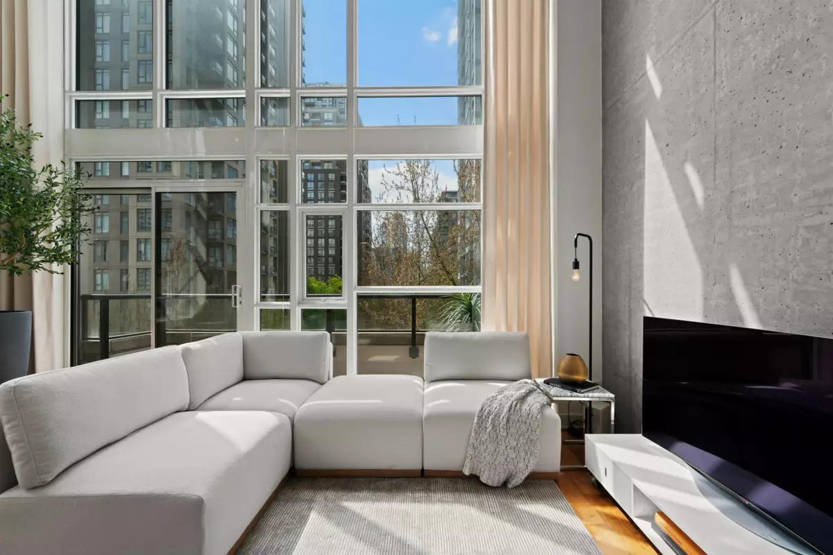 Dining Area Photo of 403 988 Richards Street, Vancouver, BC