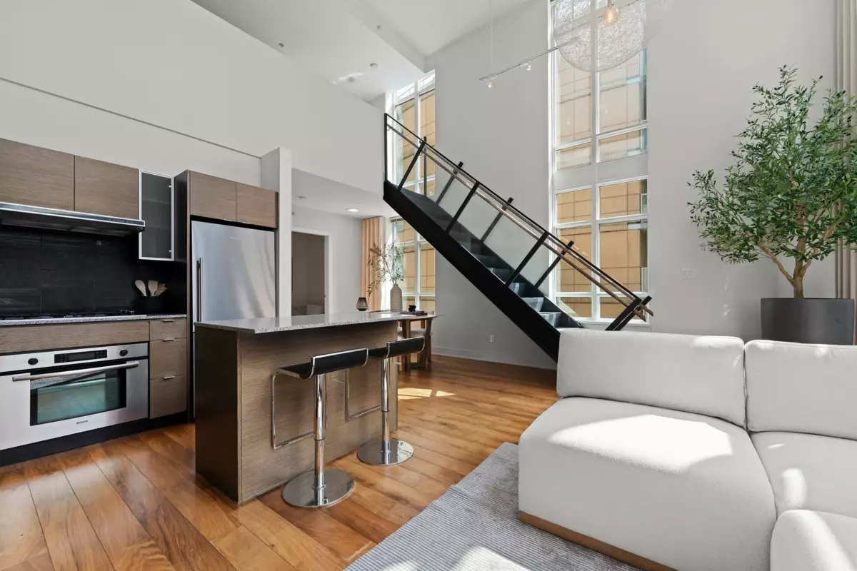 Kitchen Island Photo of 403 988 Richards Street, Vancouver, BC