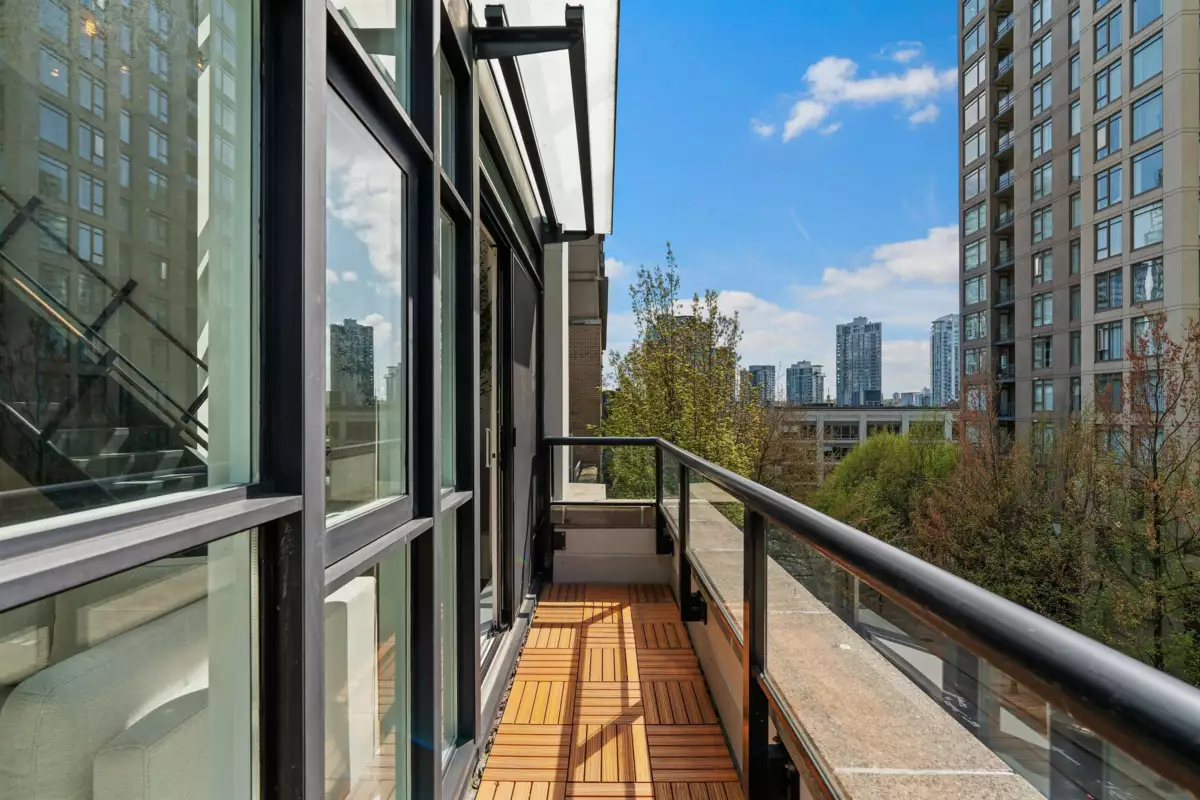 Mudroom Photo of 403 988 Richards Street, Vancouver, BC