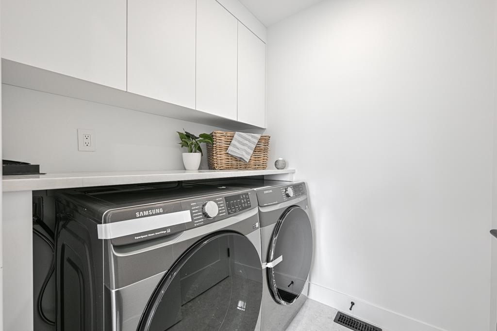 Hallway Photo of 1 10739 Vista Place, Delta, BC