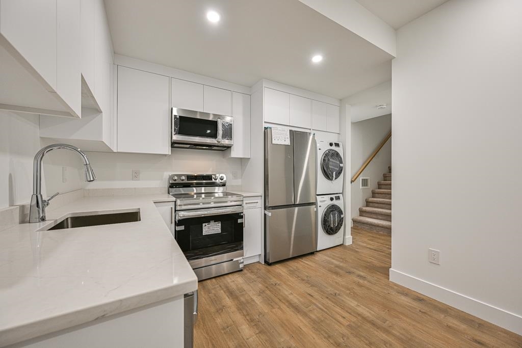 Outdoor Deck Photo of 1 10739 Vista Place, Delta, BC