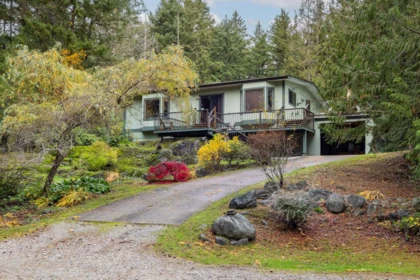 7128 Dale Road, Sechelt, BC, Sechelt — Single Family Residence for sale