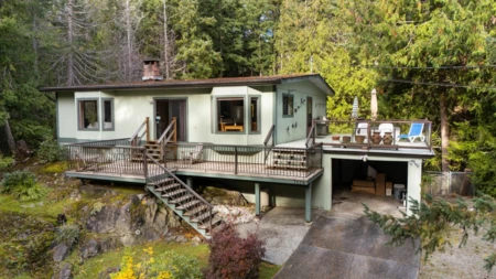 7128 Dale Road, Sechelt, BC, Sechelt — Single Family Residence for sale