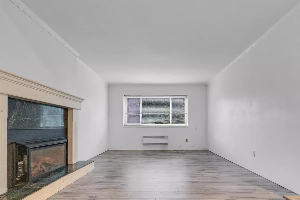 Kitchen Island Photo of 6726 133 Street, Surrey, BC