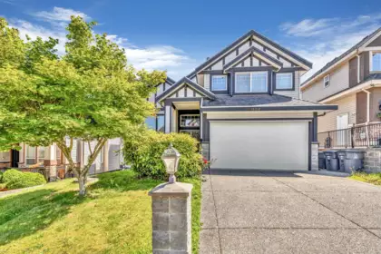 18910 55 Avenue, Surrey, BC, Surrey — Single Family Residence for sale