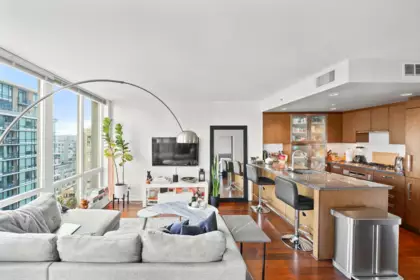 Kitchen Island Photo of 1708 1055 Richards Street, Vancouver, BC