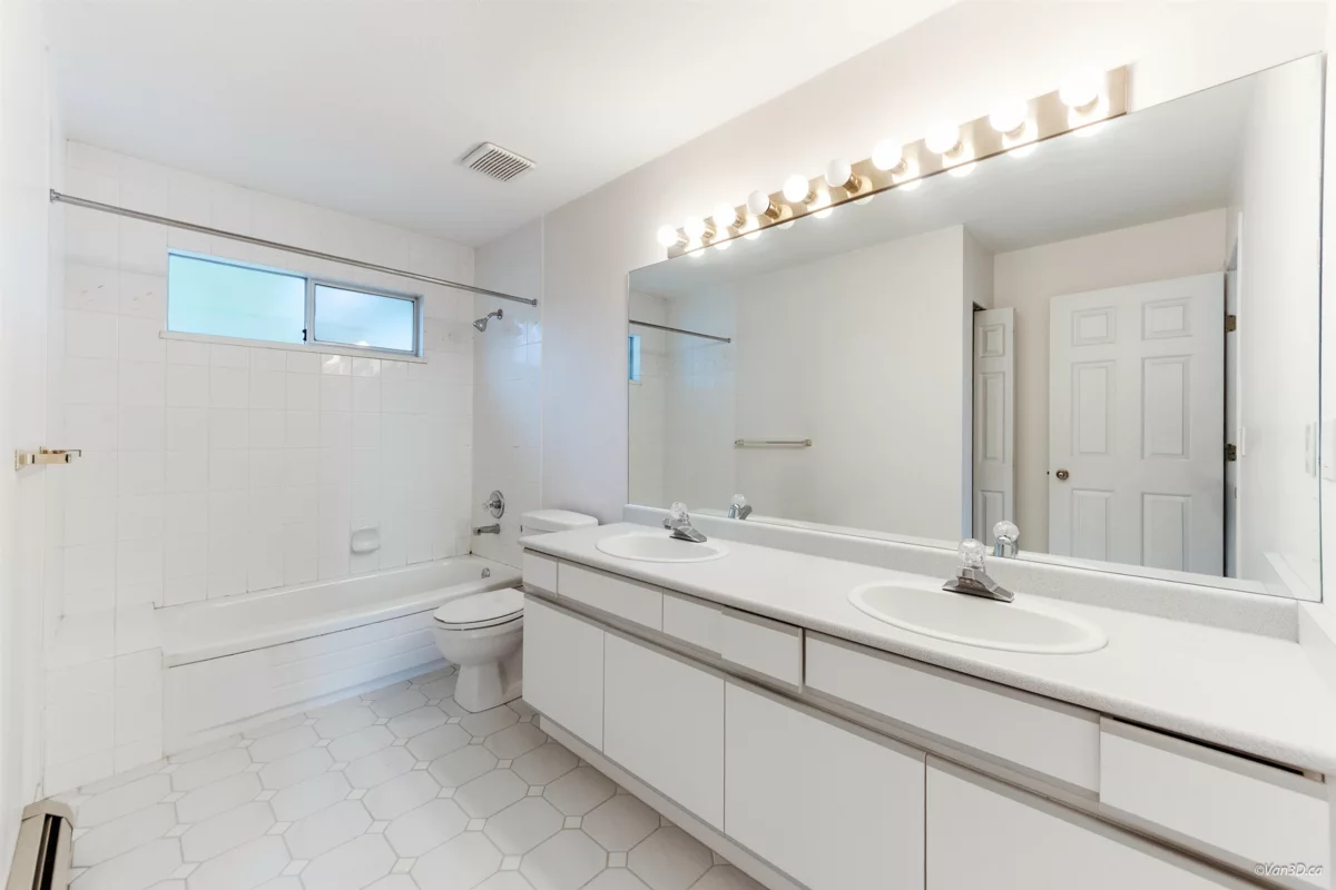 Backyard Photo of 6633 Montgomery Street, Vancouver, BC