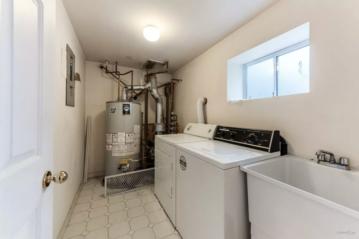 Hot Tub / Spa Photo of 6633 Montgomery Street, Vancouver, BC