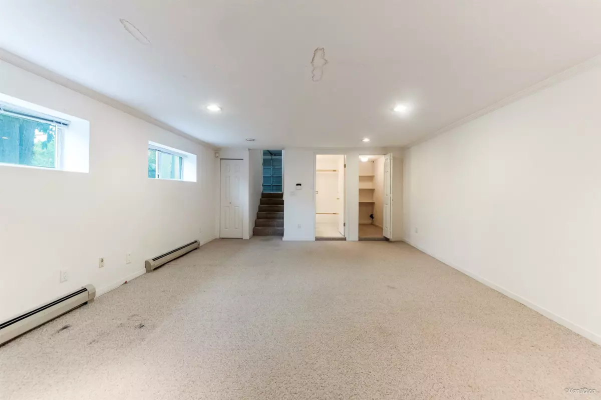 Swimming Pool Photo of 6633 Montgomery Street, Vancouver, BC