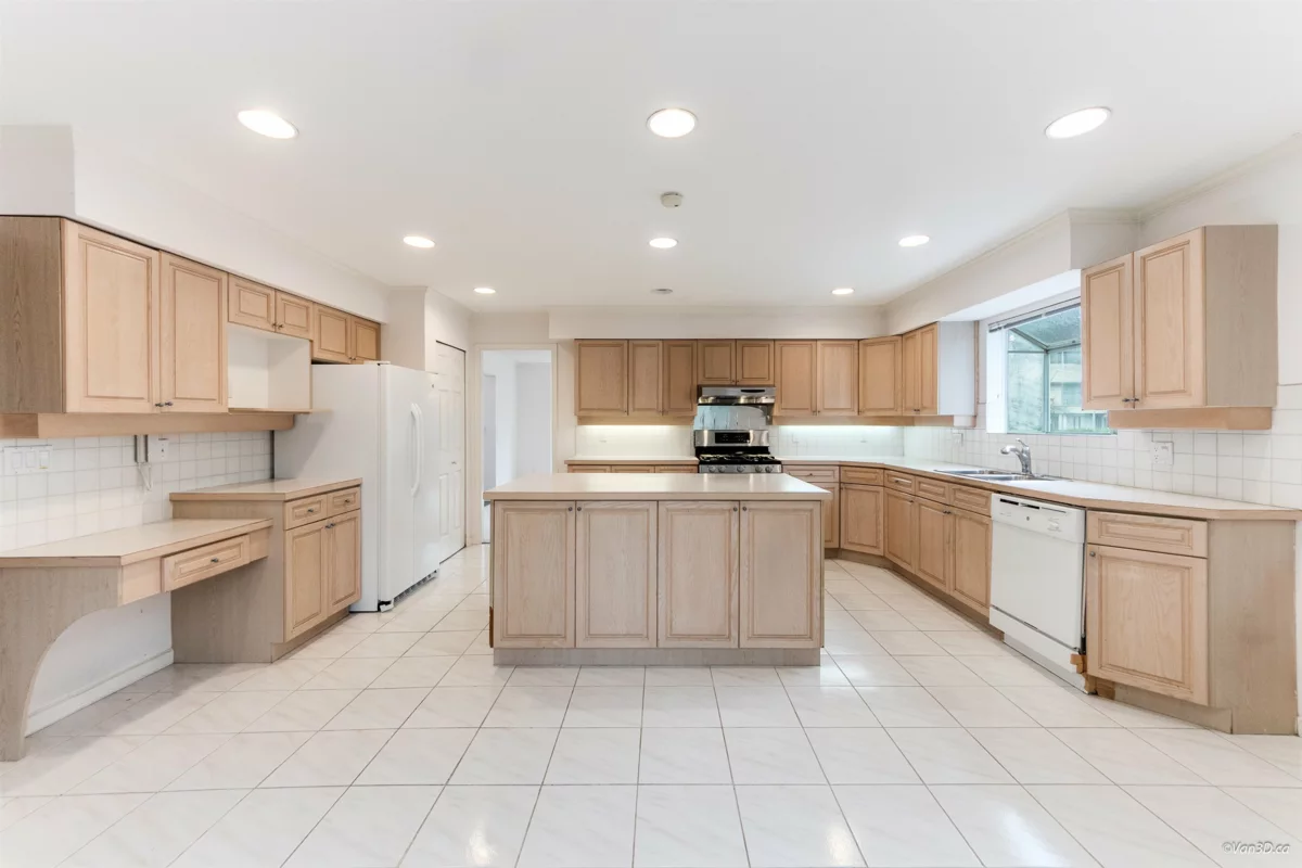 Walk-In Closet Photo of 6633 Montgomery Street, Vancouver, BC