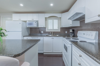Guest Bathroom Photo of 16 8266 King George Boulevard, Surrey, BC