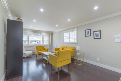 Kitchen Island Photo of 16 8266 King George Boulevard, Surrey, BC