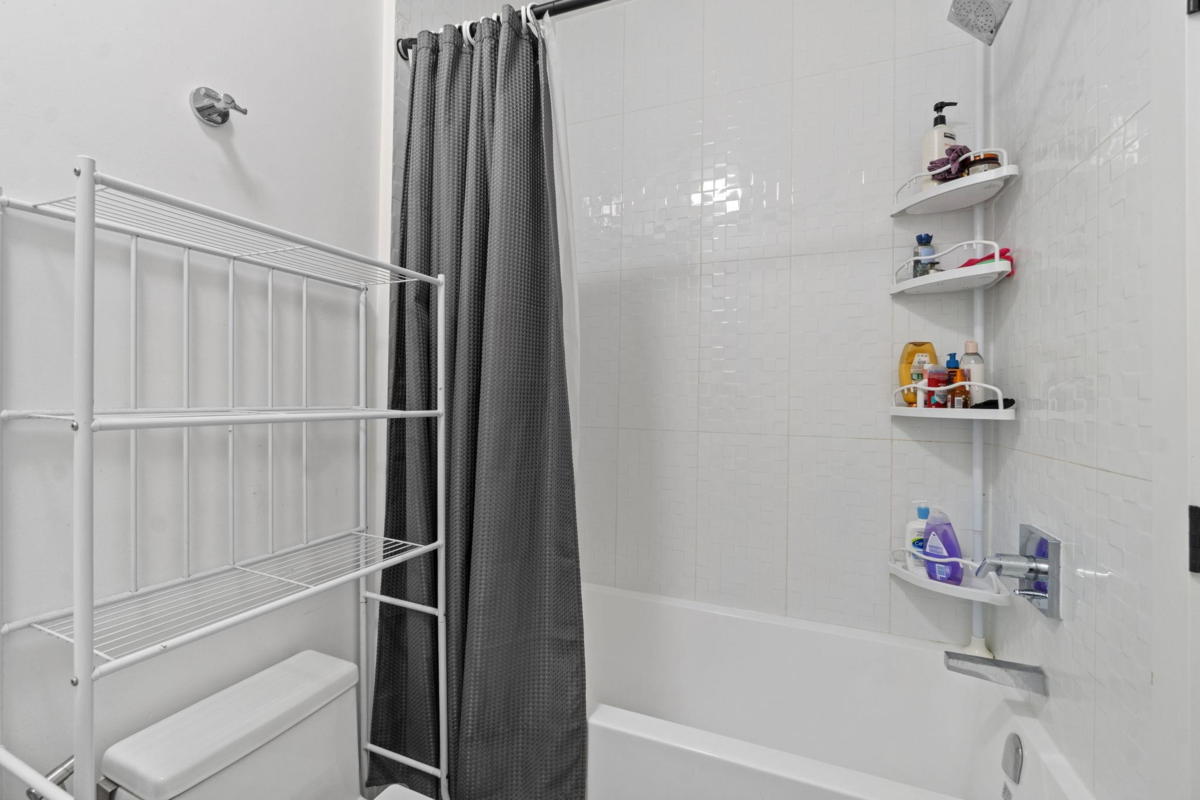 Guest Bathroom Photo of PH14 12320 222 Street, Maple Ridge, BC