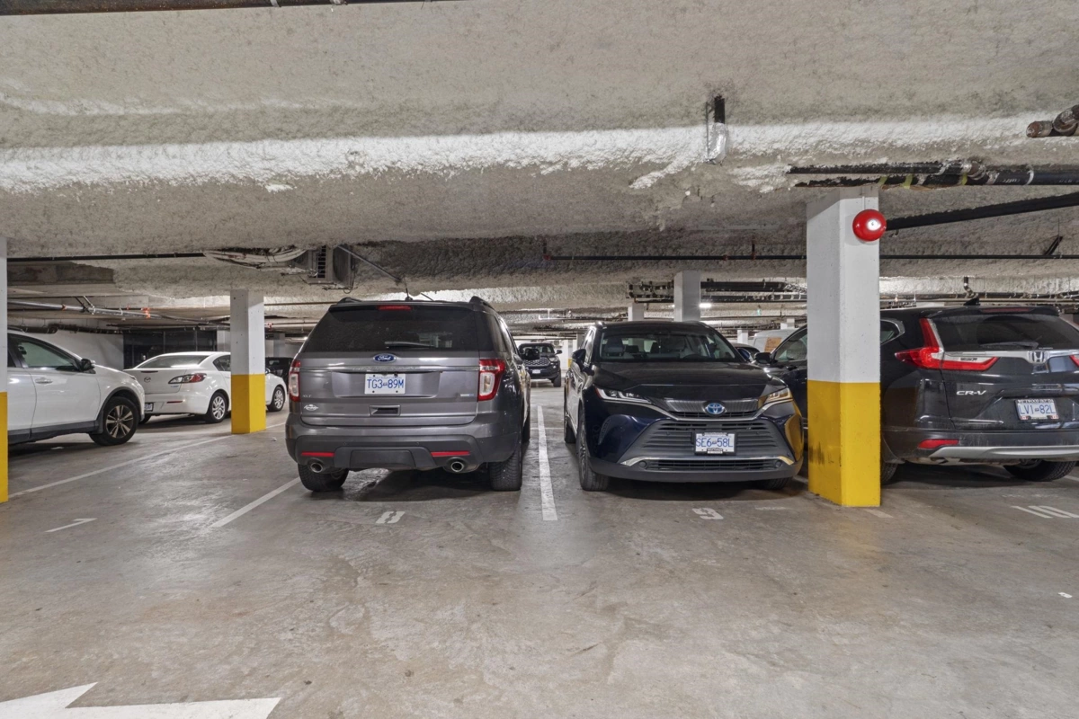 Hallway Photo of PH14 12320 222 Street, Maple Ridge, BC