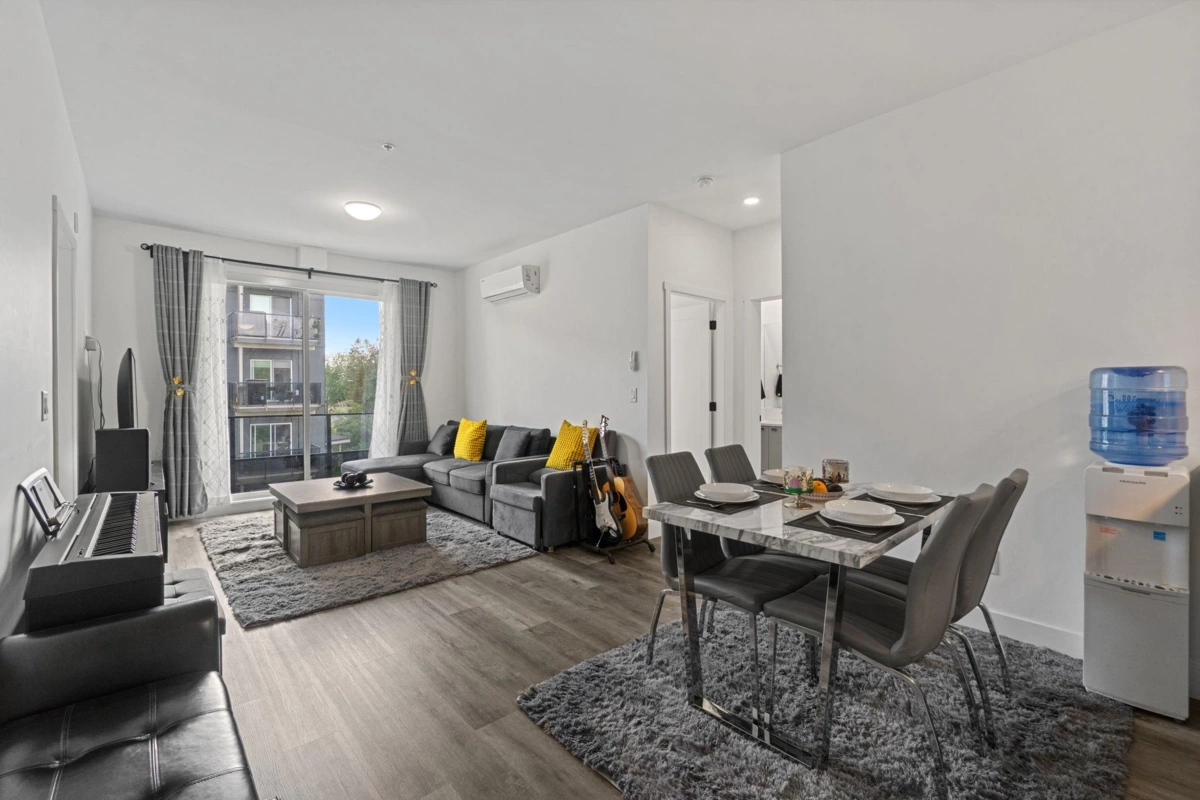 Kitchen Island Photo of PH14 12320 222 Street, Maple Ridge, BC