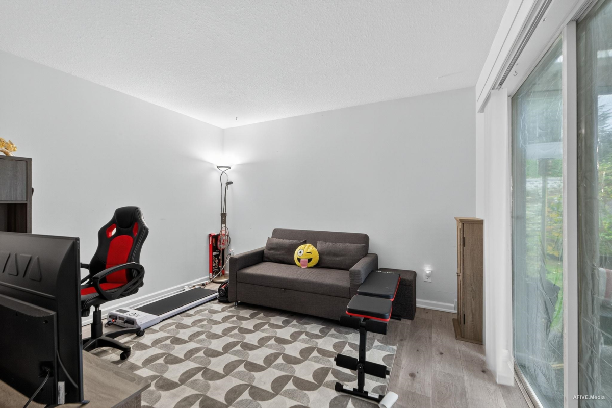 Basement Recreation Room Photo of 103 14271 18a Avenue, White Rock, BC