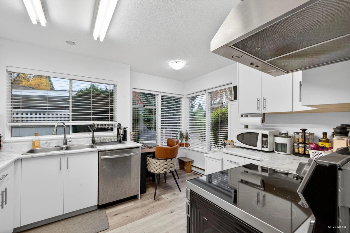 Bedroom 2 Photo of 103 14271 18a Avenue, White Rock, BC