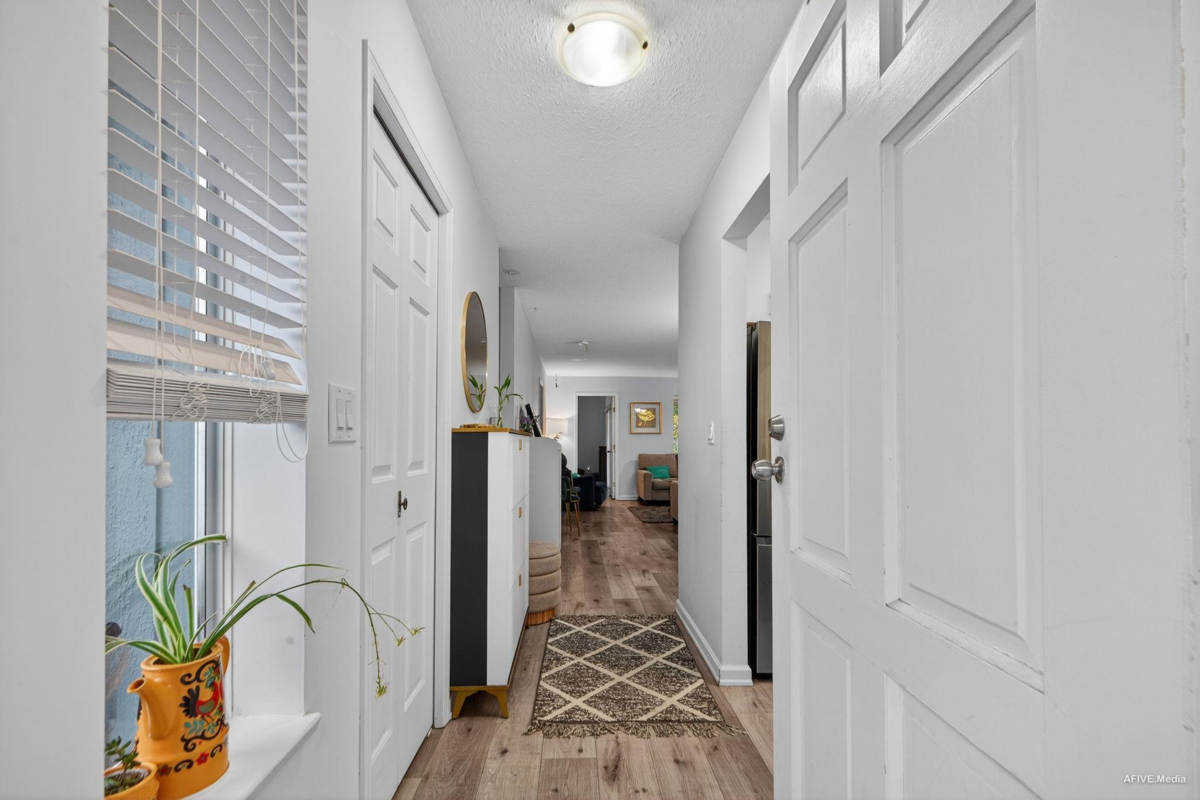 Dining Area Photo of 103 14271 18a Avenue, White Rock, BC