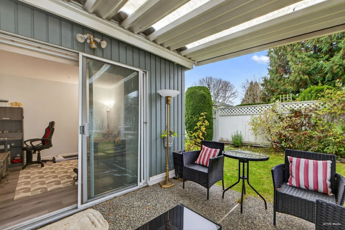 Mudroom Photo of 103 14271 18a Avenue, White Rock, BC