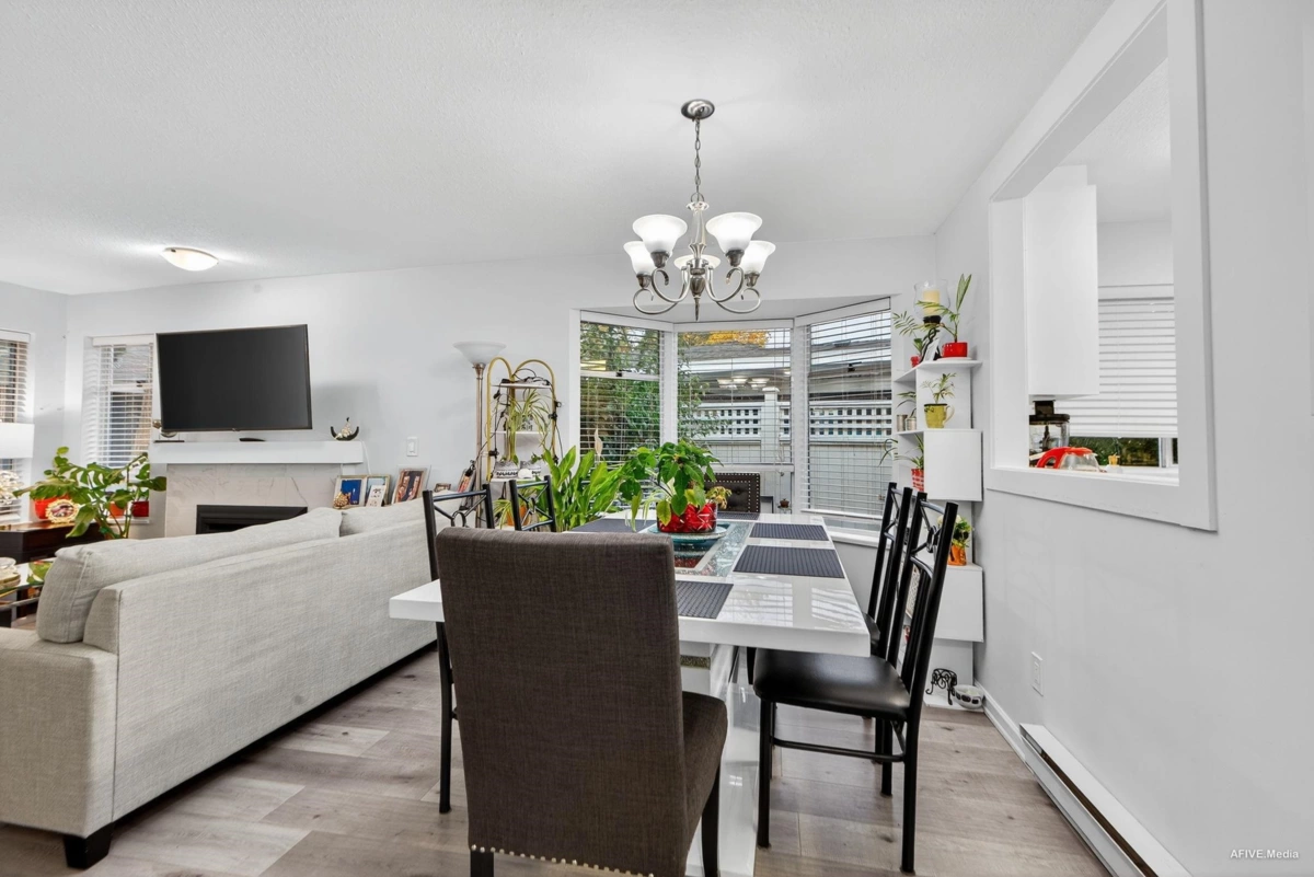 Pantry Photo of 103 14271 18a Avenue, White Rock, BC