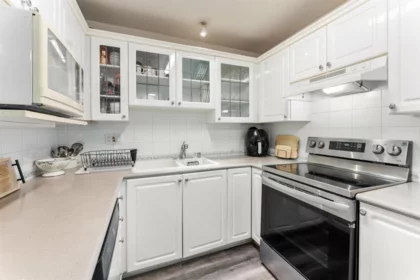 Powder Room Photo of 406 12155 75a Avenue, Surrey, BC