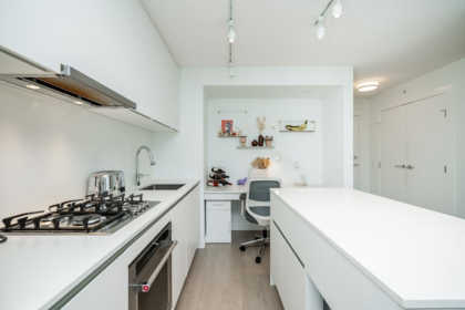 2810 908 Quayside Drive, New Westminster, BC