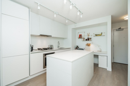 2810 908 Quayside Drive, New Westminster, BC