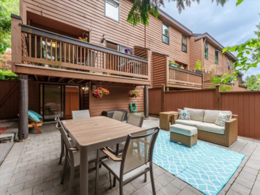 402 Cardiff Way, Port Moody, BC, Port Moody — Townhouse for sale