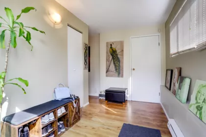 Hallway Photo of 15568 Thrift Avenue, White Rock, BC