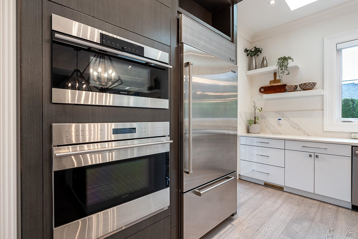 Breakfast Nook Photo of 14237 Vine Avenue, White Rock, BC