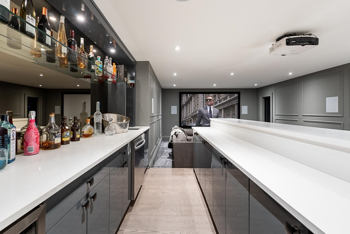 Front Yard Photo of 14237 Vine Avenue, White Rock, BC