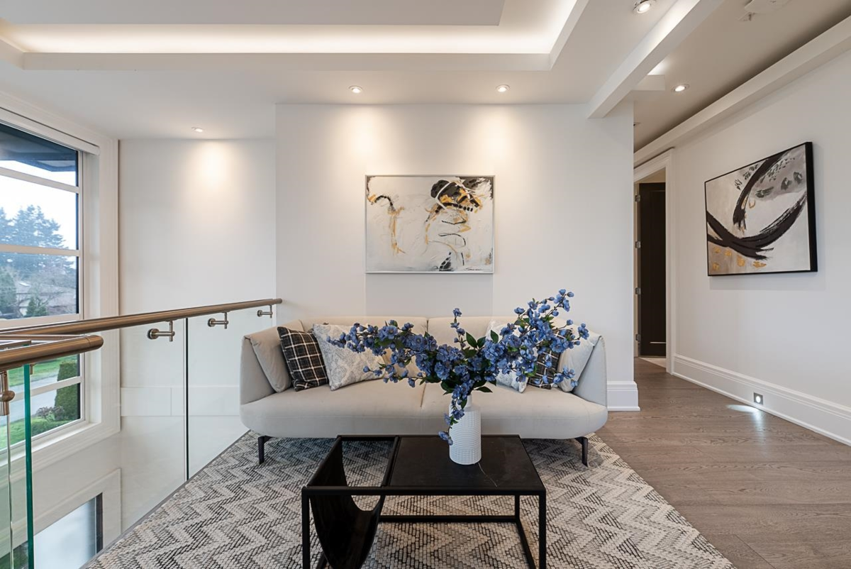 Guest Bathroom Photo of 14237 Vine Avenue, White Rock, BC