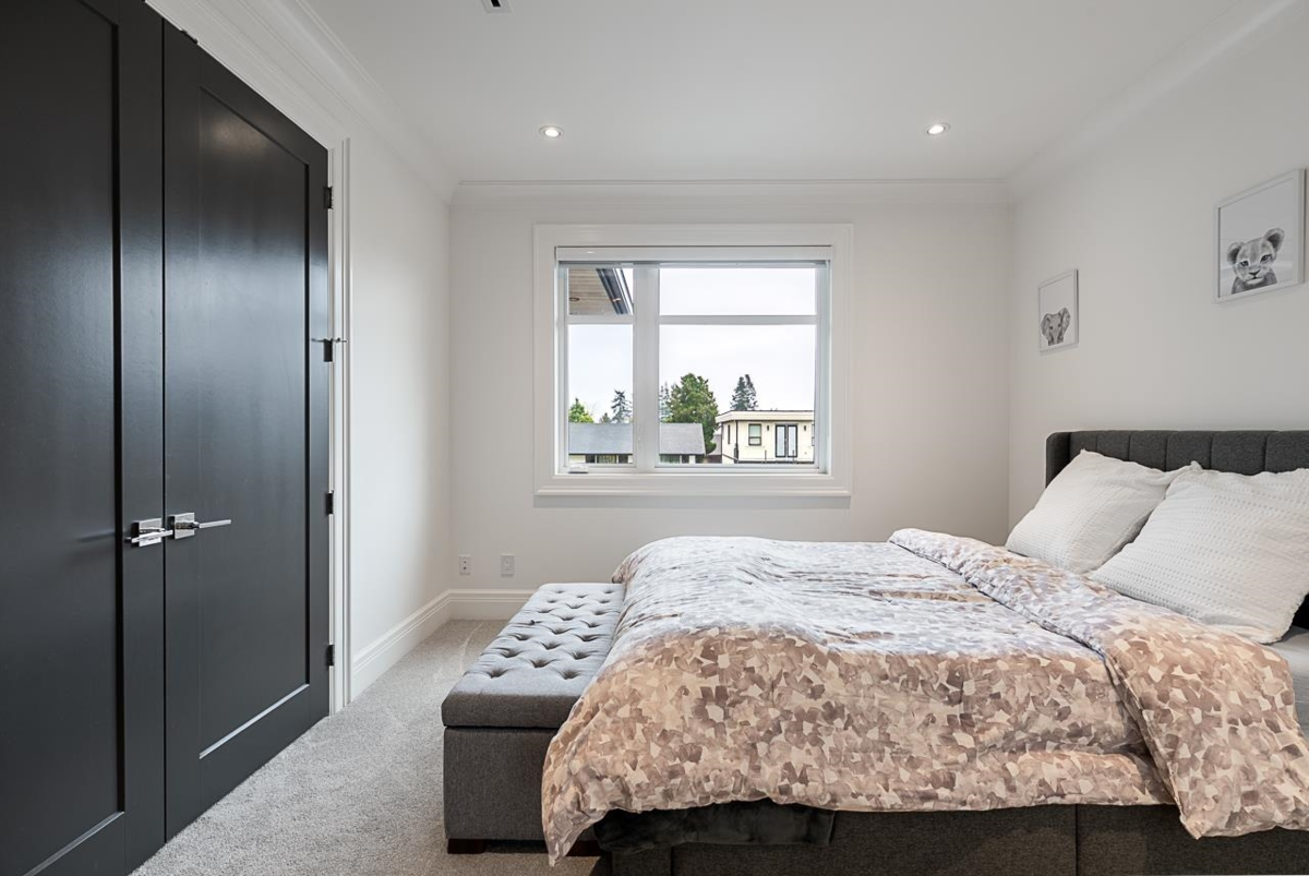 Hallway Photo of 14237 Vine Avenue, White Rock, BC