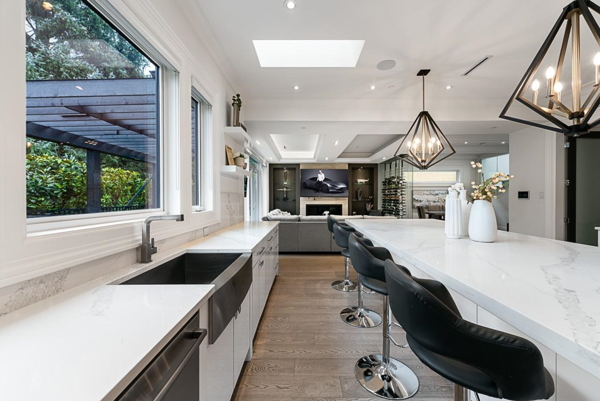 Kitchen Island Photo of 14237 Vine Avenue, White Rock, BC